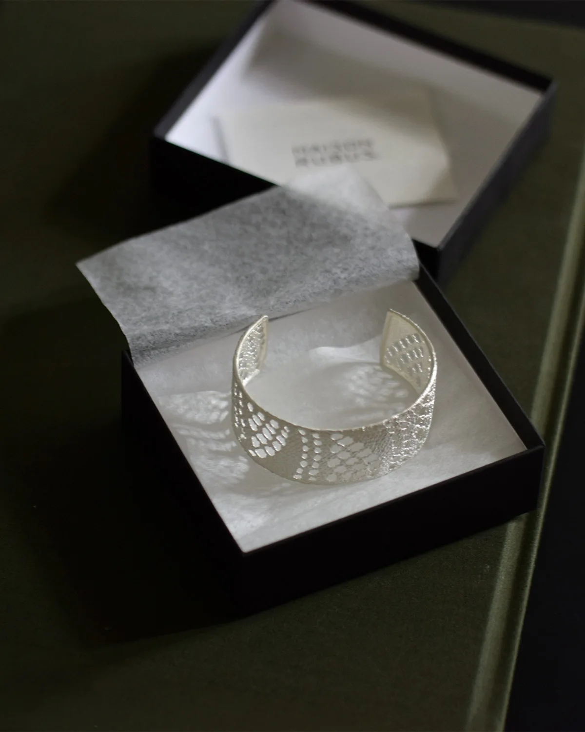 MAISON RUBUS. recollection lace bangle 2L 着用イメージ