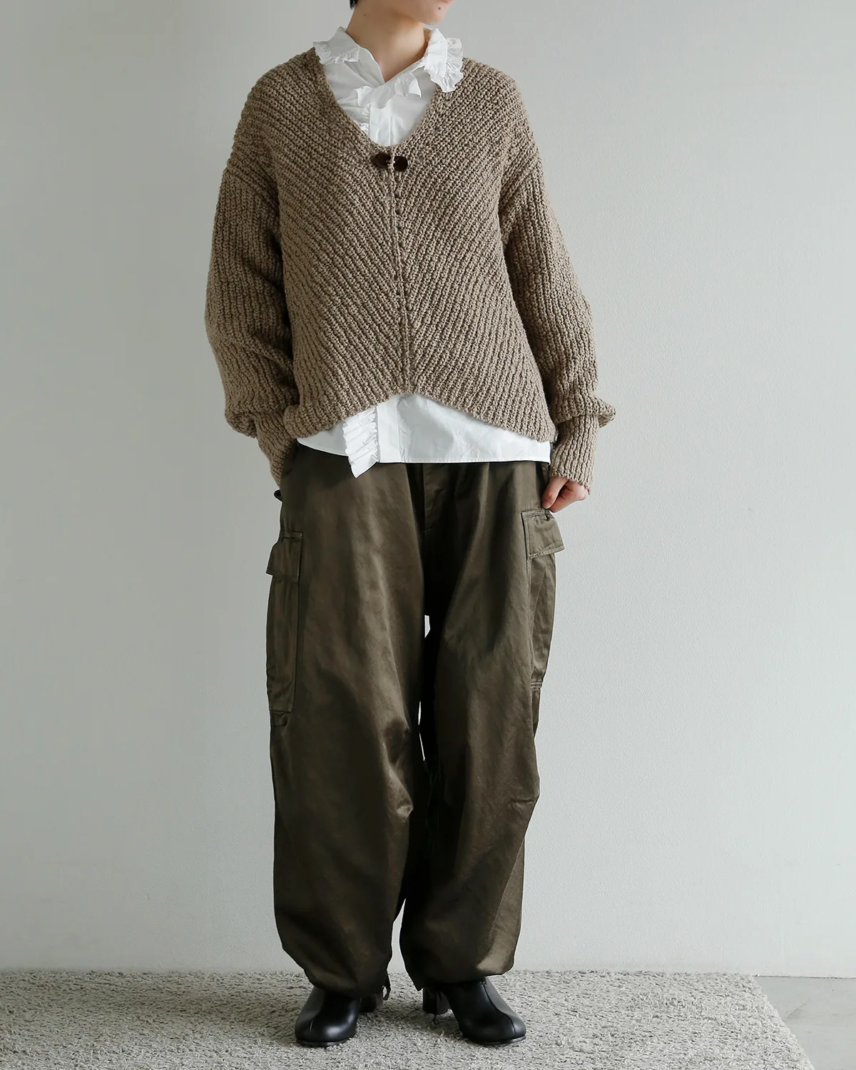 TOUJOURS 6 Pocket Baggy Pants サテン素材のディテール