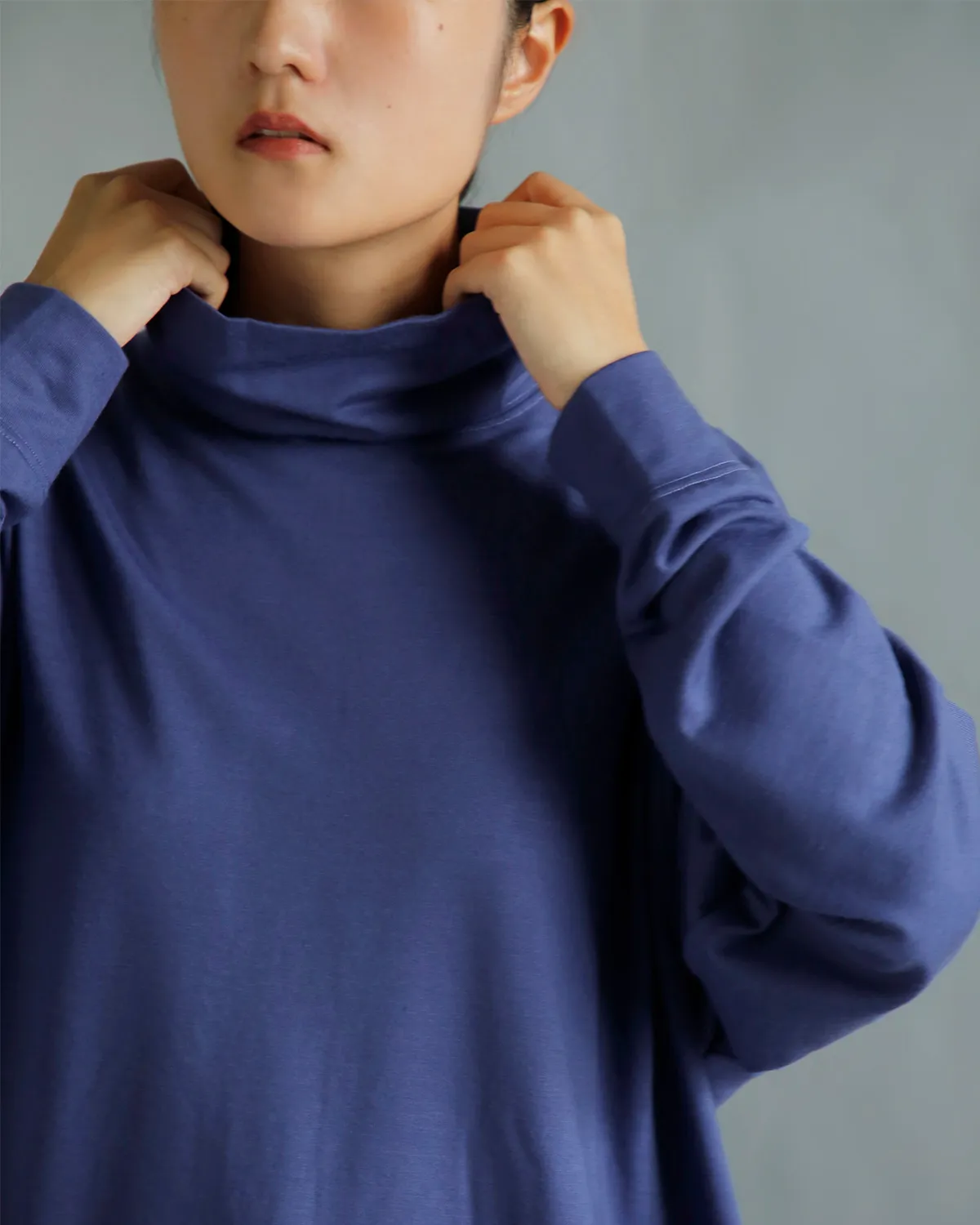 ウールTシャツのプレーティング素材の質感とディテール