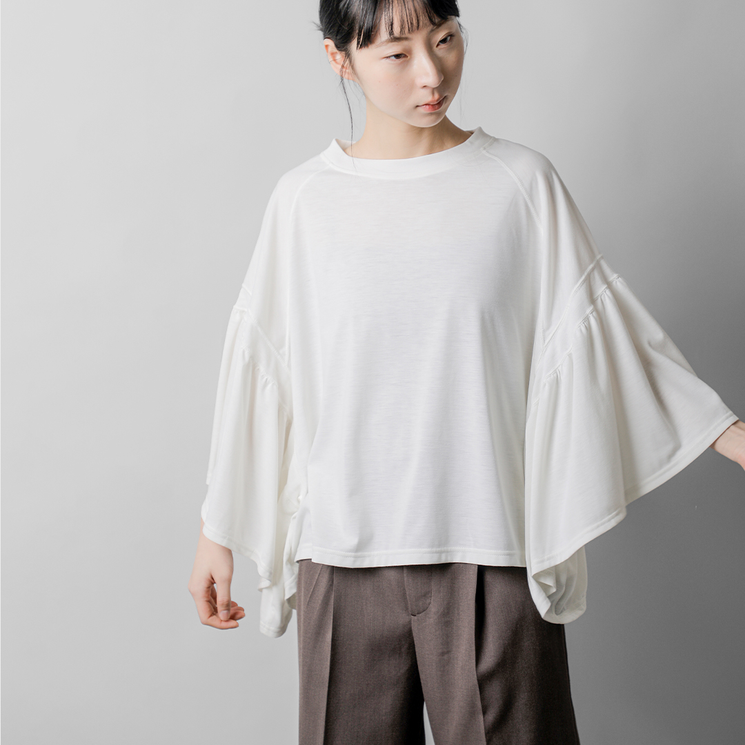 COGTHEBIGSMOKE �R�O�U�r�b�O�X���[�N  LAURA GATHERED SLV TOP ���T�C�N��PE�W���[�W�[ �M���U�[�X���[�u T�V���c  14102-346-1209-1  2026ss