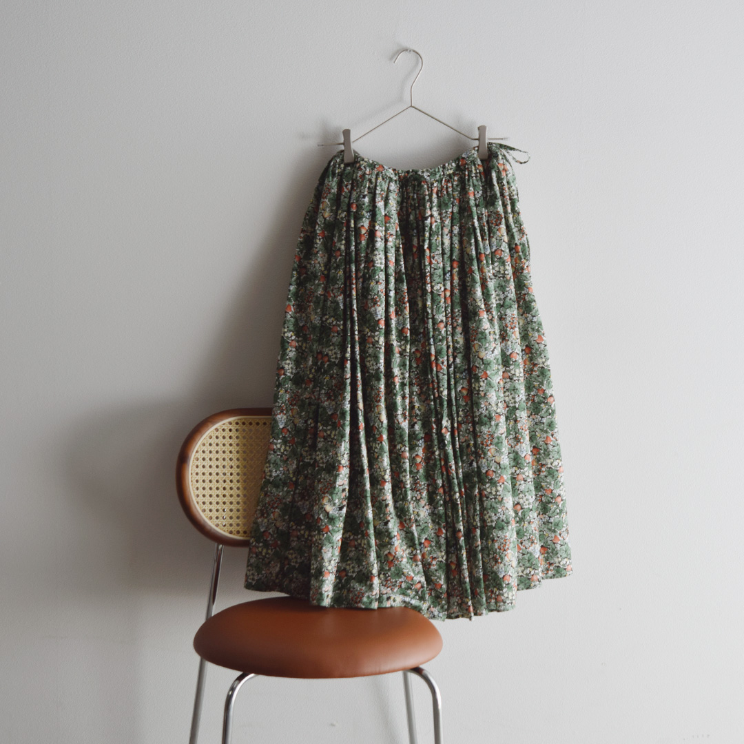 R & D.M.Co- �I�[���h�}���Y�e�[���[  ���C���h�x���[ �t�B�[���h ���[�� �M���U�[ �X�J�[�g WILD BERRY FIELD LAWN GATHER SKIRT 7876  �V��