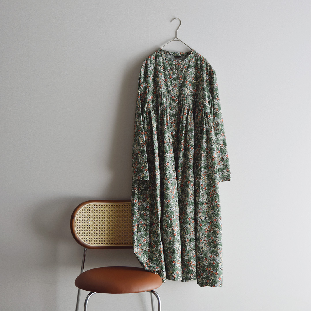 R & D.M.Co- �I�[���h�}���Y�e�[���[  ���C���h�x���[ �t�B�[���h ���[�� �s���^�b�N �h���X WILD BERRY FIELD LAWN PIN TUCK DRESS 7875  �V�� 