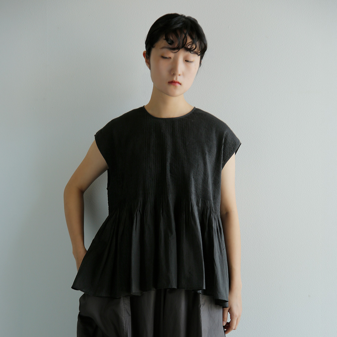 maison de soil オーガニックコットンボイル クルーネック フレンチスリーブ ミニピンタック シャツ