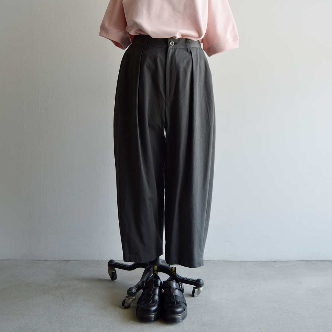 atelier naruse コットン ツイル タック パンツ