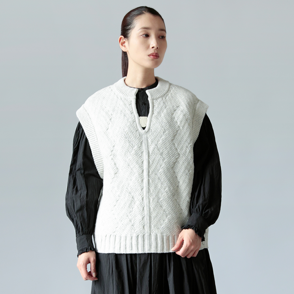 ONICA オニカ <br>スーパーファイン ウール ベスト “Superfine Wool Vest” oni034
