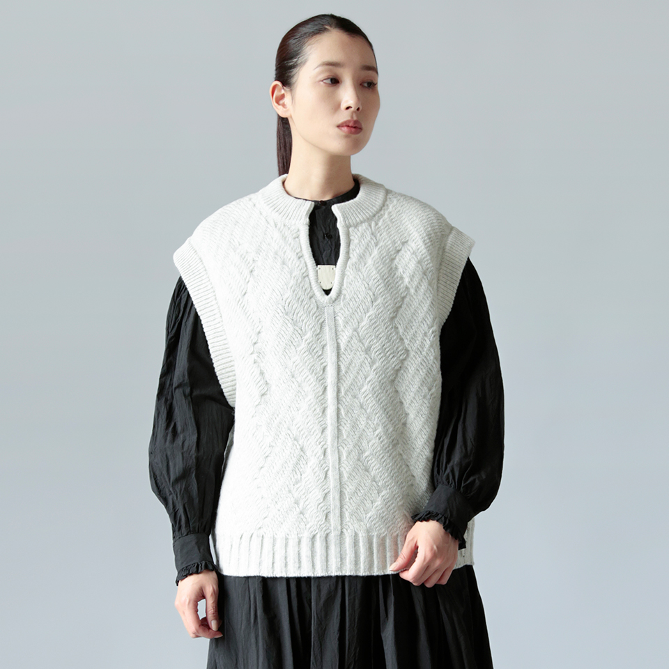 ONICA IjJ <br>X[p[t@C E[ xXg gSuperfine Wool Vesth oni034